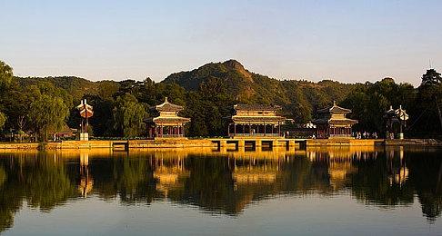 梦幻和风恋爱冒险游戏《君于雪中希冀》NS中文版本日正式发售